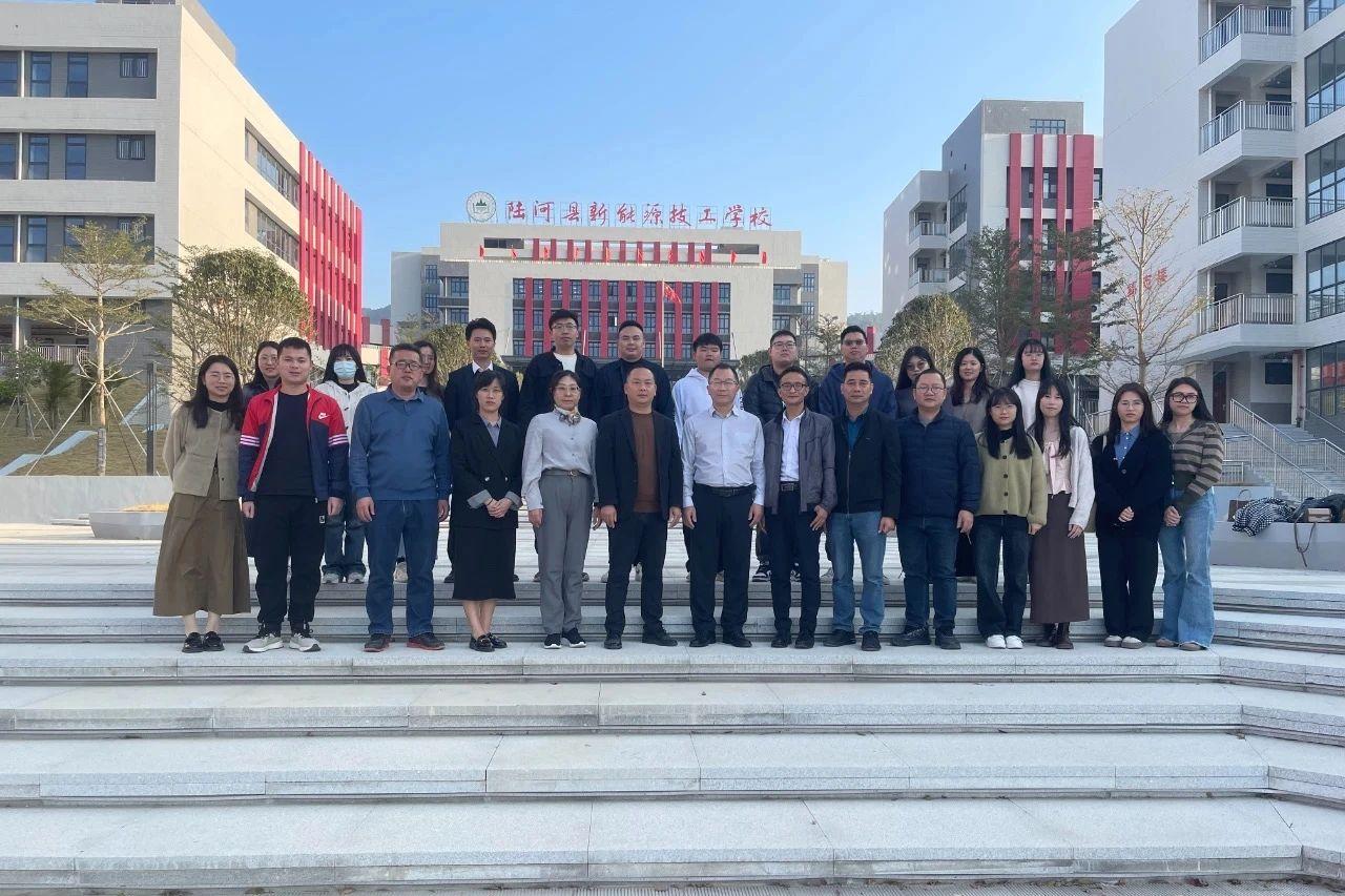 汕尾技师学院副校长何盛林带队到陆河县新能源技工学校交流学习