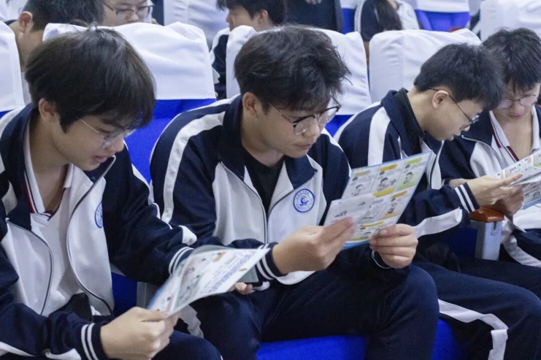 汕尾技师学院举办“预防和减少青少年违法犯罪”专题讲座