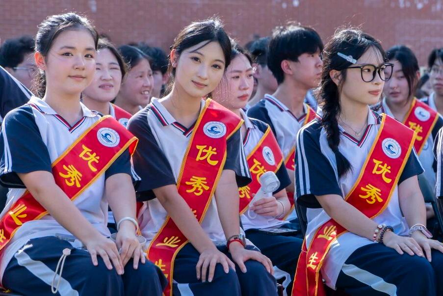 【毕业季】立德尚学担使命  精技务实赴征程——汕尾技师学院2026年毕业典礼暨顶岗实习欢送会圆满落幕