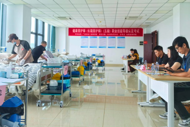 粤东首个！全省长期照护师职业技能等级认定汕尾考点在汕尾技师学院顺利开考