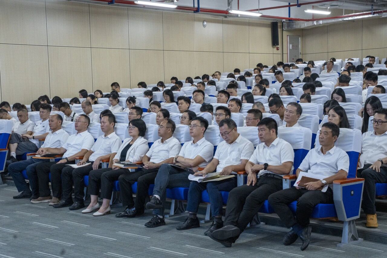 华南理工大学马克思主义学院副院长张国启教授来我校作“大思政”育人专题宣讲